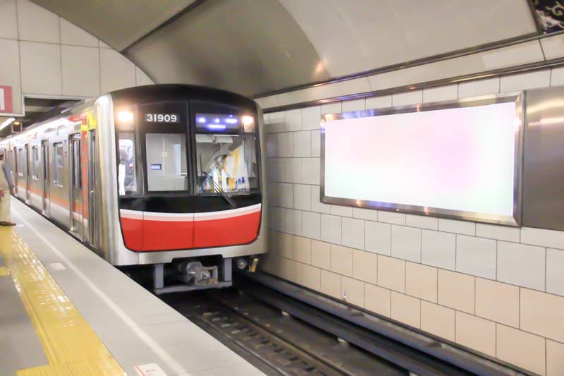 Osaka Metroの交通広告 写真