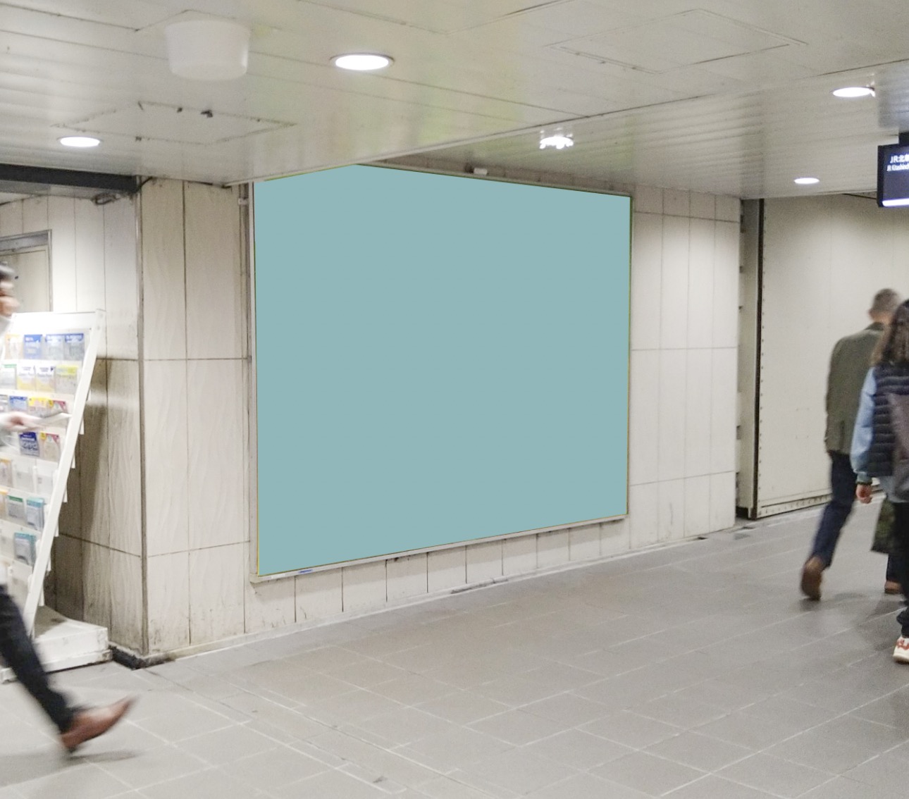 Osaka Metroの駅貼り広告写真