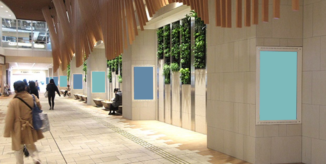 阪急西宮ガーデンズ ゲート館縦型サイネージ | 阪急電車 | 京阪の交通