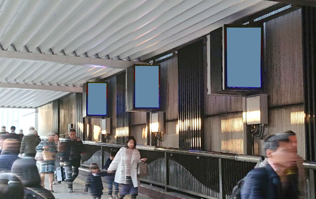 大阪梅田駅　2階コンコース写真