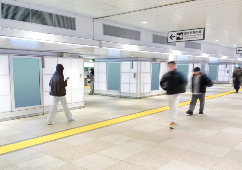 Ｊ･ＡＤビジョン 新宿駅東西自由通路　